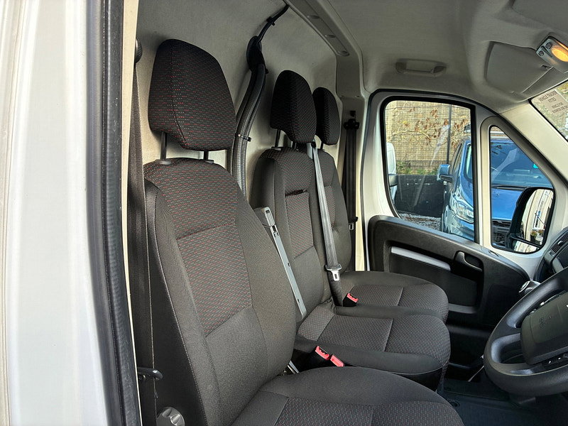 Peugeot Boxer 2.2 BlueHDi 335 Professional Panel Van 5dr Diesel Manual L3 H2 Euro 6 (s/s) (140 ps)