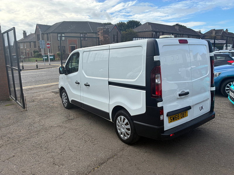 Renault Trafic 1.6 dCi 27 Business Panel Van 5dr Diesel Manual SWB Standard Roof Euro 6 (120 ps)