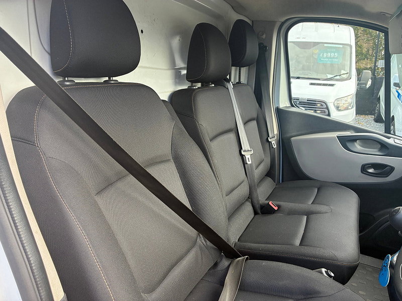 Renault Trafic 1.6 dCi 27 Business Panel Van 5dr Diesel Manual SWB Standard Roof Euro 6 (120 ps)