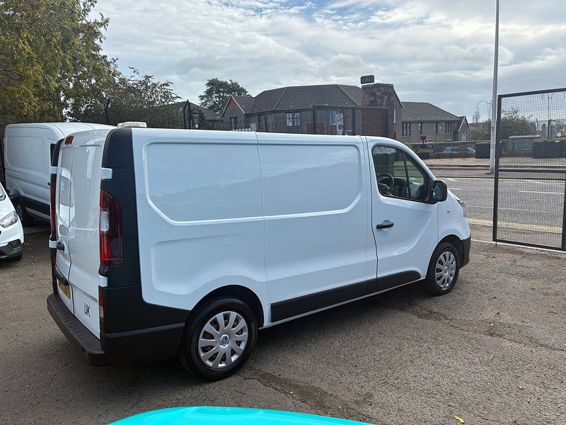 Renault Trafic 1.6 dCi 27 Business Panel Van 5dr Diesel Manual SWB Standard Roof Euro 6 (120 ps)