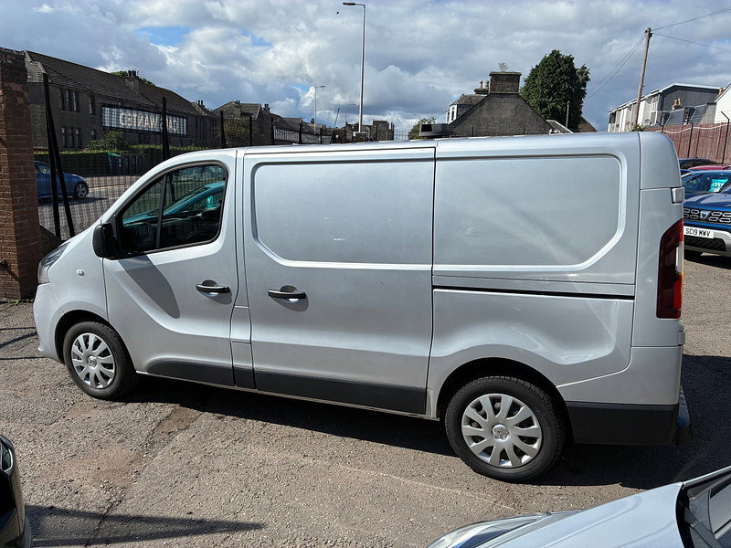 Renault Trafic 1.6 dCi ENERGY 27 Business+ Panel Van 5dr Diesel Manual SWB Standard Roof Euro 5 (s/s) (120 ps)