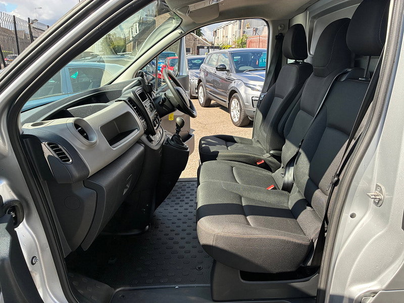 Renault Trafic 1.6 dCi ENERGY 27 Business+ Panel Van 5dr Diesel Manual SWB Standard Roof Euro 5 (s/s) (120 ps)