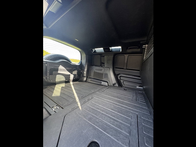 Land Rover DEFENDER 110 3.0 D300 MHEV X-Dynamic HSE Hard Top SUV 5dr Diesel Auto 4WD MWB Euro 6 (s/s) (300 ps)
