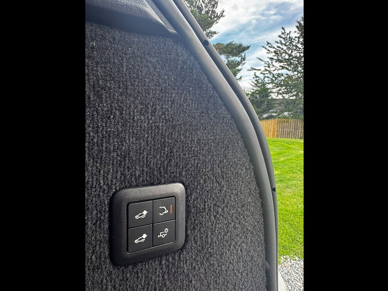Land Rover Range Rover Sport 5.0 P575 V8 GPF SVR SUV 5dr Petrol Auto 4WD Euro 6 (s/s) (575 ps)
