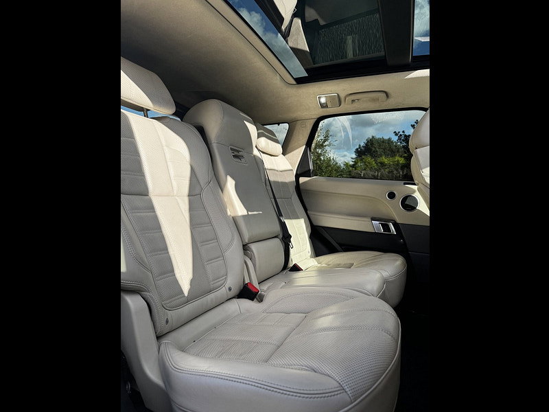 Land Rover Range Rover Sport 3.0 SD V6 Autobiography Dynamic SUV 5dr Diesel Auto 4WD Euro 6 (s/s) (306 ps)