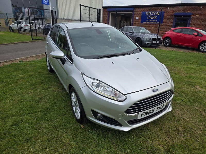 Ford Fiesta 1.0T EcoBoost Titanium Hatchback 5dr Petrol Powershift Euro 6 (100 ps)