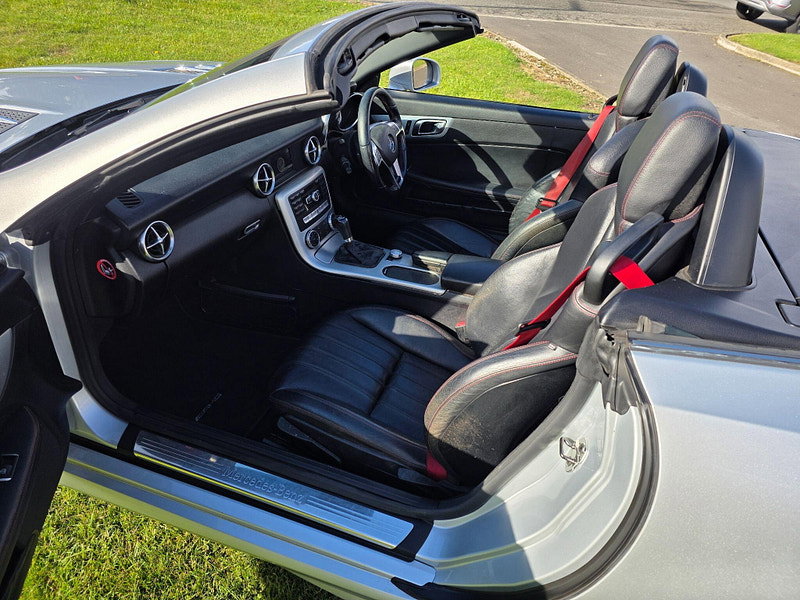 Mercedes-Benz SLK 1.8 SLK200 BlueEfficiency AMG Sport Convertible 2dr Petrol G-Tronic+ Euro 5 (s/s) (184 ps)