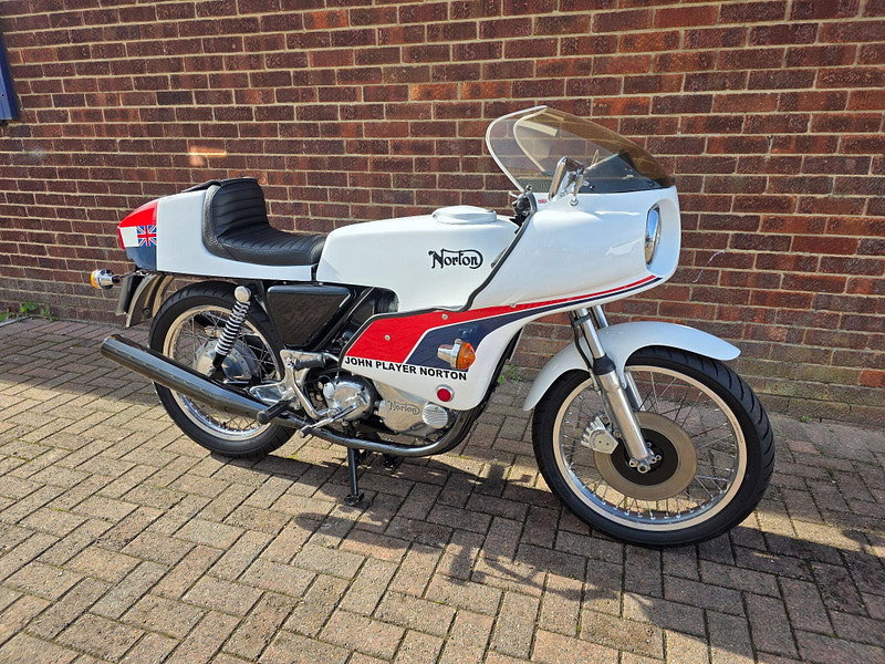Norton Commando 850
