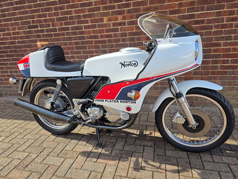 Norton Commando 850