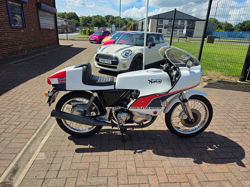 Norton Commando 850