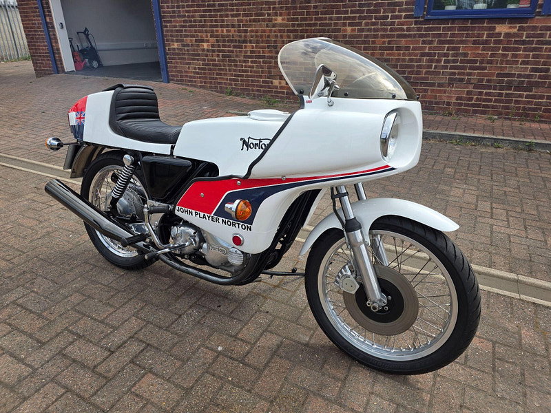 Norton Commando 850