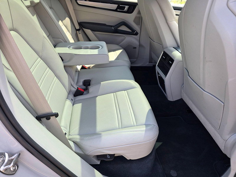 Porsche Cayenne 3.0 V6 E-Hybrid 17.9kWh Platinum Edition SUV 5dr Petrol Plug-in Hybrid TiptronicS 4WD Euro 6 (s/s) (3.6kW Charger) (462 ps)