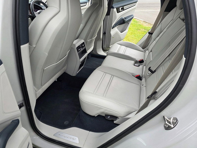 Porsche Cayenne 3.0 V6 E-Hybrid 17.9kWh Platinum Edition SUV 5dr Petrol Plug-in Hybrid TiptronicS 4WD Euro 6 (s/s) (3.6kW Charger) (462 ps)