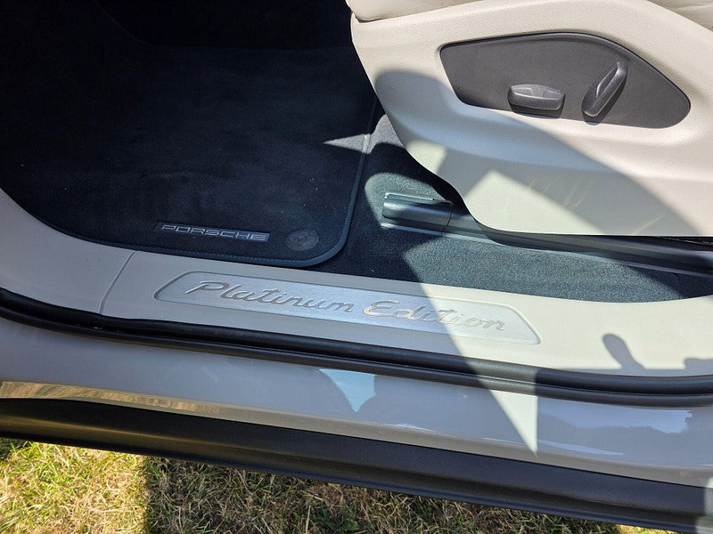 Porsche Cayenne 3.0 V6 E-Hybrid 17.9kWh Platinum Edition SUV 5dr Petrol Plug-in Hybrid TiptronicS 4WD Euro 6 (s/s) (3.6kW Charger) (462 ps)