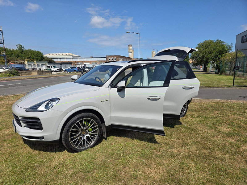 Porsche Cayenne 3.0 V6 E-Hybrid 17.9kWh Platinum Edition SUV 5dr Petrol Plug-in Hybrid TiptronicS 4WD Euro 6 (s/s) (3.6kW Charger) (462 ps)