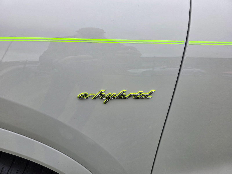 Porsche Cayenne 3.0 V6 E-Hybrid 17.9kWh Platinum Edition SUV 5dr Petrol Plug-in Hybrid TiptronicS 4WD Euro 6 (s/s) (3.6kW Charger) (462 ps)