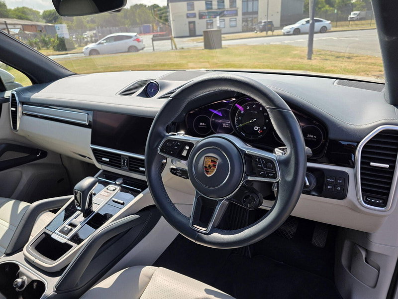 Porsche Cayenne 3.0 V6 E-Hybrid 17.9kWh Platinum Edition SUV 5dr Petrol Plug-in Hybrid TiptronicS 4WD Euro 6 (s/s) (3.6kW Charger) (462 ps)