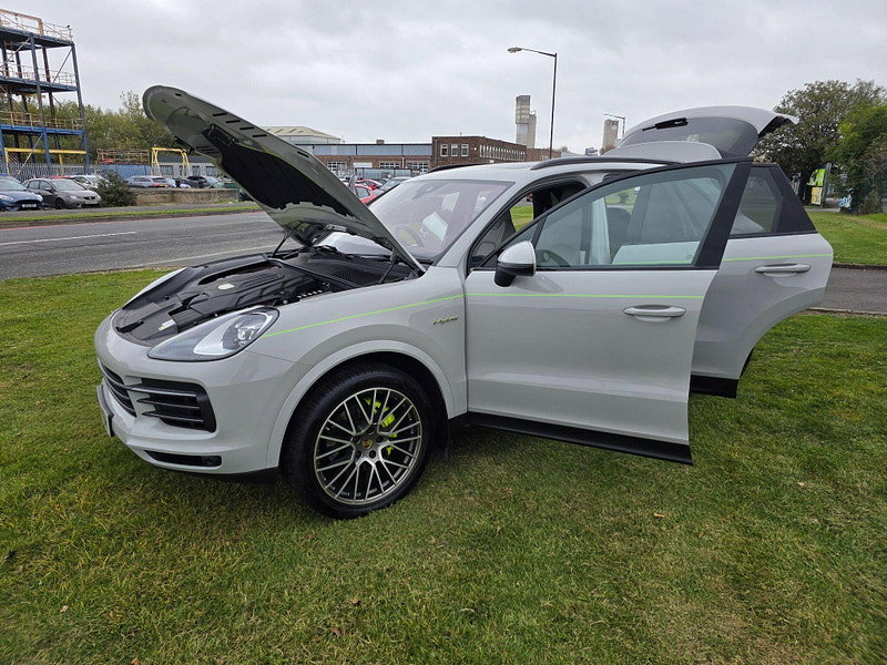 Porsche Cayenne 3.0 V6 E-Hybrid 17.9kWh Platinum Edition SUV 5dr Petrol Plug-in Hybrid TiptronicS 4WD Euro 6 (s/s) (3.6kW Charger) (462 ps)