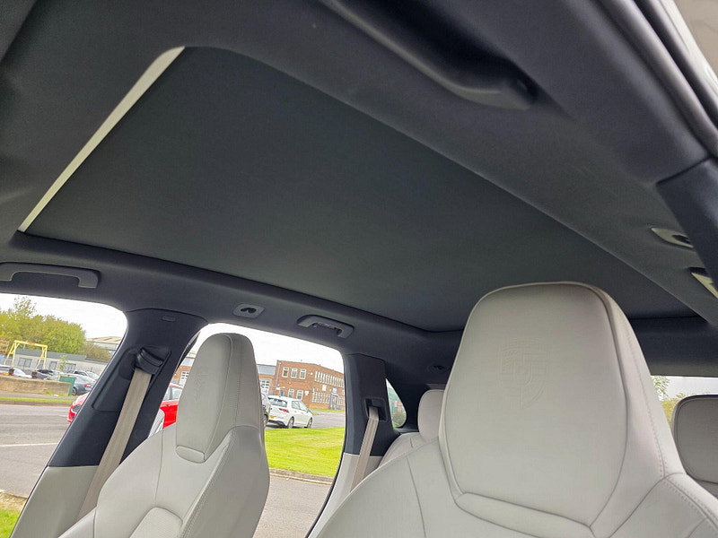 Porsche Cayenne 3.0 V6 E-Hybrid 17.9kWh Platinum Edition SUV 5dr Petrol Plug-in Hybrid TiptronicS 4WD Euro 6 (s/s) (3.6kW Charger) (462 ps)