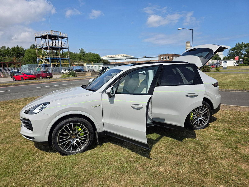 Porsche Cayenne 3.0 V6 E-Hybrid 17.9kWh Platinum Edition SUV 5dr Petrol Plug-in Hybrid TiptronicS 4WD Euro 6 (s/s) (3.6kW Charger) (462 ps)