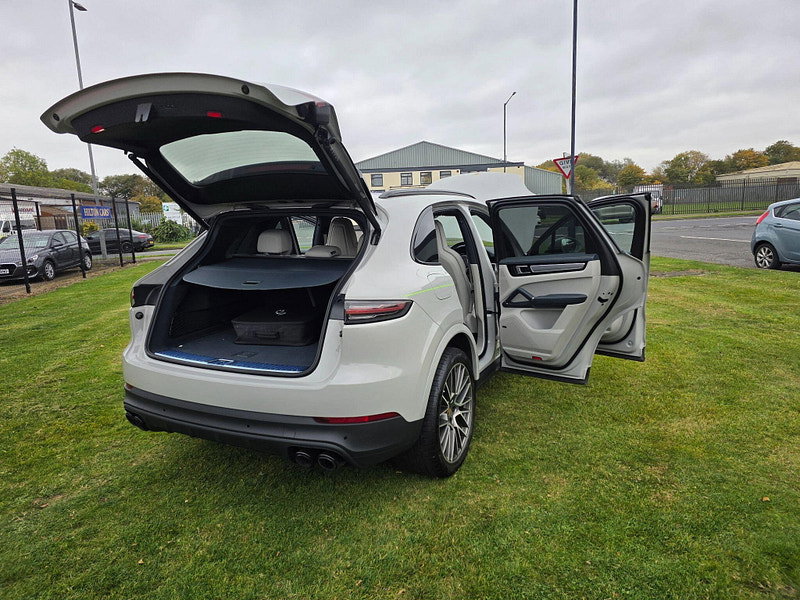 Porsche Cayenne 3.0 V6 E-Hybrid 17.9kWh Platinum Edition SUV 5dr Petrol Plug-in Hybrid TiptronicS 4WD Euro 6 (s/s) (3.6kW Charger) (462 ps)