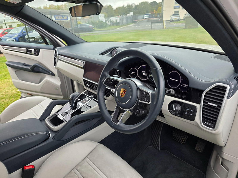 Porsche Cayenne 3.0 V6 E-Hybrid 17.9kWh Platinum Edition SUV 5dr Petrol Plug-in Hybrid TiptronicS 4WD Euro 6 (s/s) (3.6kW Charger) (462 ps)