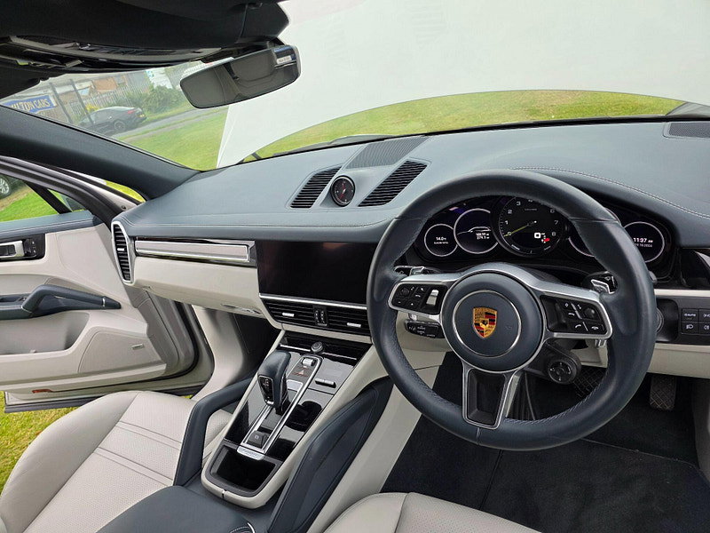 Porsche Cayenne 3.0 V6 E-Hybrid 17.9kWh Platinum Edition SUV 5dr Petrol Plug-in Hybrid TiptronicS 4WD Euro 6 (s/s) (3.6kW Charger) (462 ps)