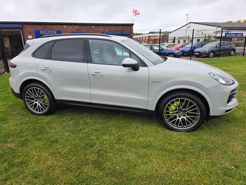 Porsche Cayenne 3.0 V6 E-Hybrid 17.9kWh Platinum Edition SUV 5dr Petrol Plug-in Hybrid TiptronicS 4WD Euro 6 (s/s) (3.6kW Charger) (462 ps)