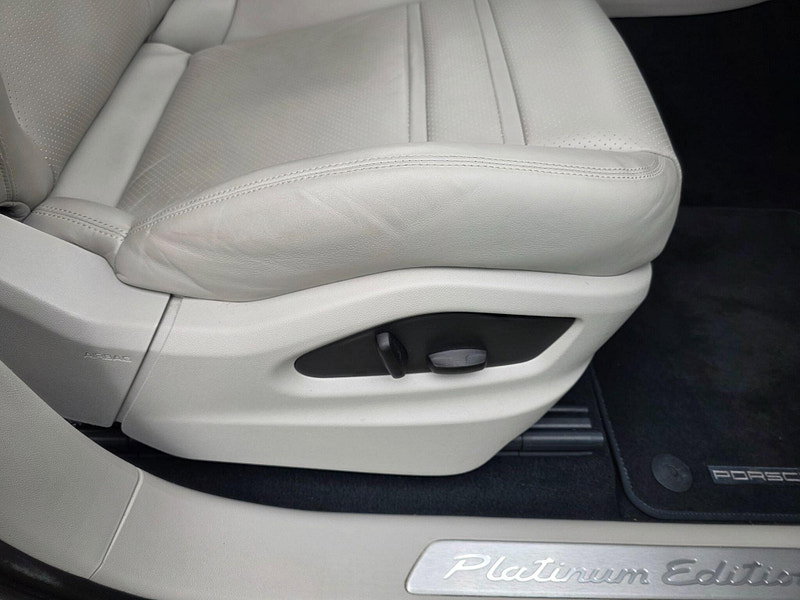 Porsche Cayenne 3.0 V6 E-Hybrid 17.9kWh Platinum Edition SUV 5dr Petrol Plug-in Hybrid TiptronicS 4WD Euro 6 (s/s) (3.6kW Charger) (462 ps)