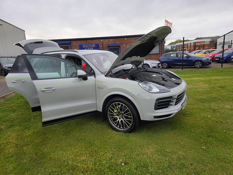 Porsche Cayenne 3.0 V6 E-Hybrid 17.9kWh Platinum Edition SUV 5dr Petrol Plug-in Hybrid TiptronicS 4WD Euro 6 (s/s) (3.6kW Charger) (462 ps)