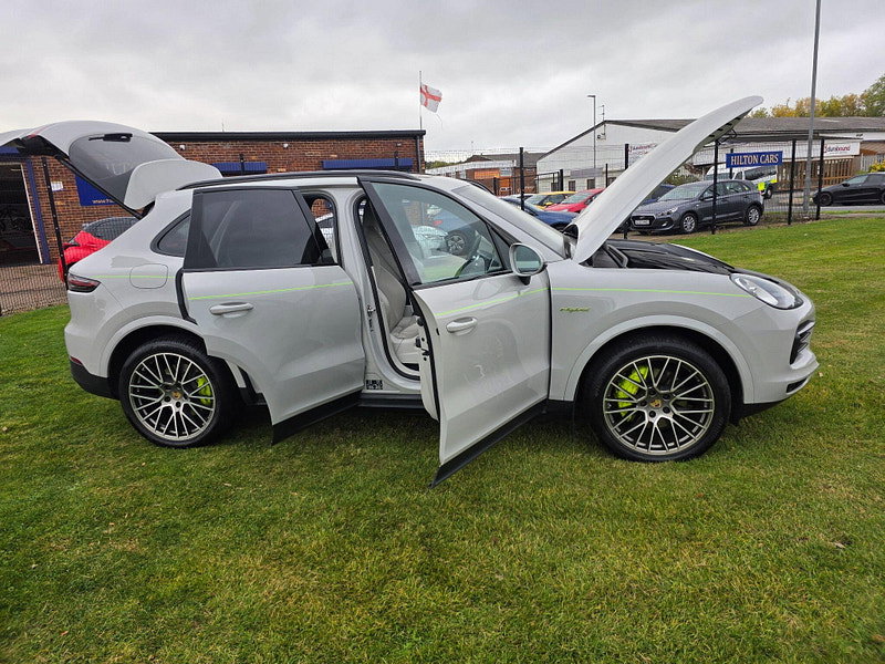 Porsche Cayenne 3.0 V6 E-Hybrid 17.9kWh Platinum Edition SUV 5dr Petrol Plug-in Hybrid TiptronicS 4WD Euro 6 (s/s) (3.6kW Charger) (462 ps)