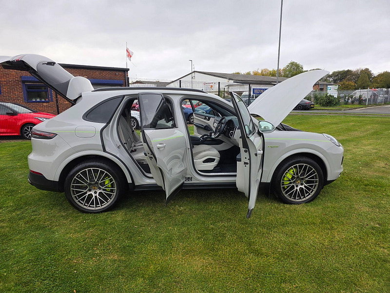 Porsche Cayenne 3.0 V6 E-Hybrid 17.9kWh Platinum Edition SUV 5dr Petrol Plug-in Hybrid TiptronicS 4WD Euro 6 (s/s) (3.6kW Charger) (462 ps)