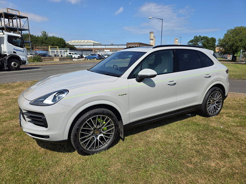 Porsche Cayenne 3.0 V6 E-Hybrid 17.9kWh Platinum Edition SUV 5dr Petrol Plug-in Hybrid TiptronicS 4WD Euro 6 (s/s) (3.6kW Charger) (462 ps)
