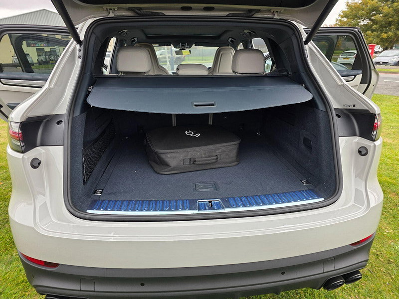 Porsche Cayenne 3.0 V6 E-Hybrid 17.9kWh Platinum Edition SUV 5dr Petrol Plug-in Hybrid TiptronicS 4WD Euro 6 (s/s) (3.6kW Charger) (462 ps)