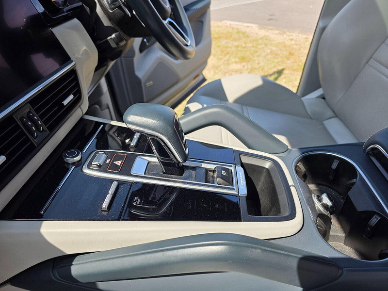Porsche Cayenne 3.0 V6 E-Hybrid 17.9kWh Platinum Edition SUV 5dr Petrol Plug-in Hybrid TiptronicS 4WD Euro 6 (s/s) (3.6kW Charger) (462 ps)
