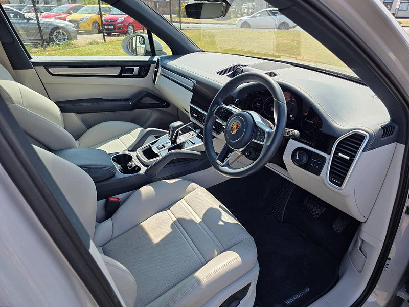 Porsche Cayenne 3.0 V6 E-Hybrid 17.9kWh Platinum Edition SUV 5dr Petrol Plug-in Hybrid TiptronicS 4WD Euro 6 (s/s) (3.6kW Charger) (462 ps)