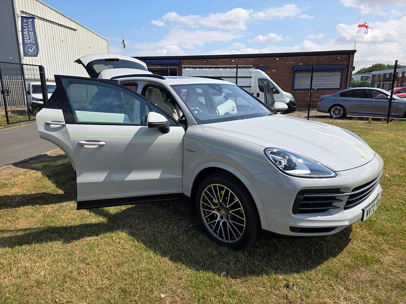 Porsche Cayenne 3.0 V6 E-Hybrid 17.9kWh Platinum Edition SUV 5dr Petrol Plug-in Hybrid TiptronicS 4WD Euro 6 (s/s) (3.6kW Charger) (462 ps)