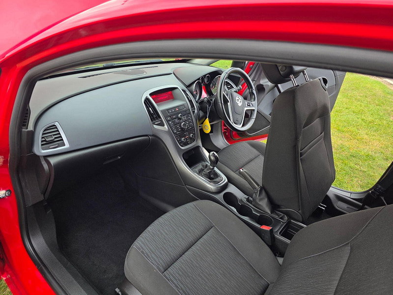 Vauxhall Astra GTC 1.4i Turbo Sport Coupe 3dr Petrol Manual Euro 6 (s/s) (120 ps)
