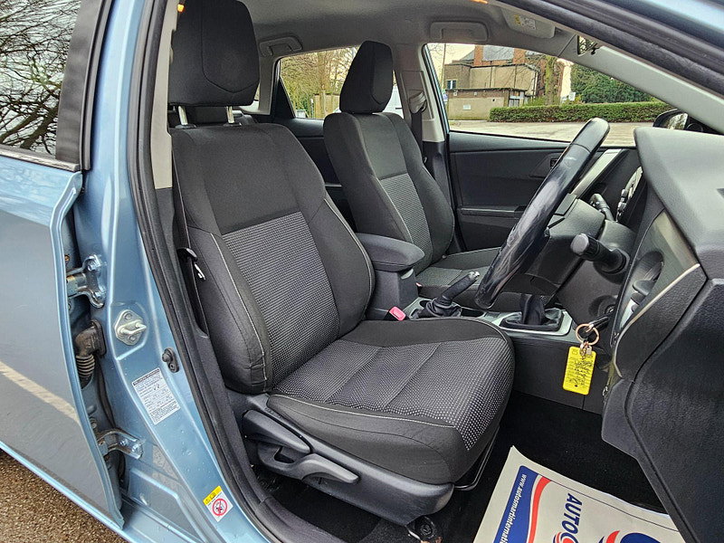 Toyota Auris 1.33 Dual VVT-i Icon Euro 5 (s/s) 5dr