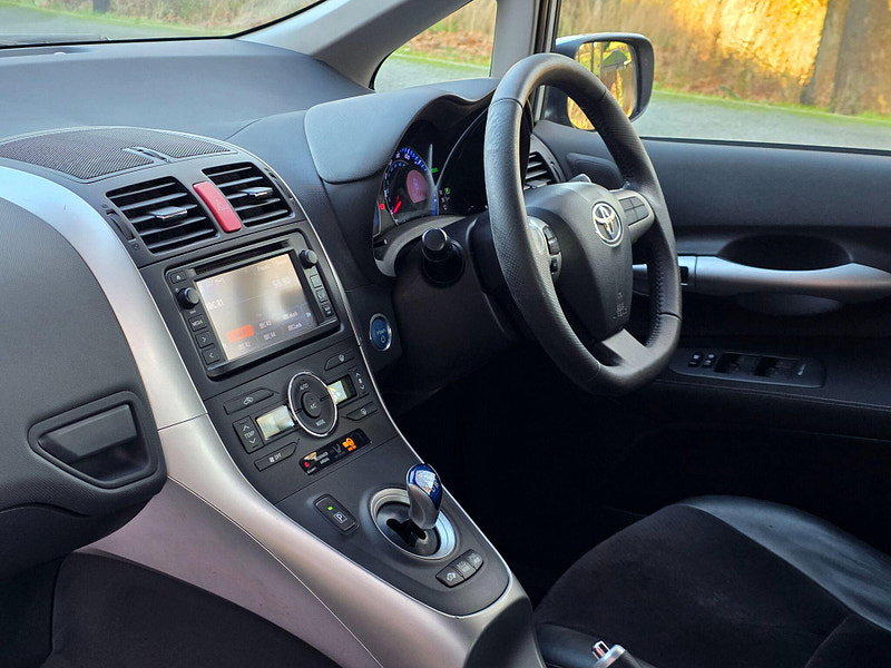 Toyota Auris 1.8 VVT-h T Spirit CVT Euro 5 (s/s) 5dr