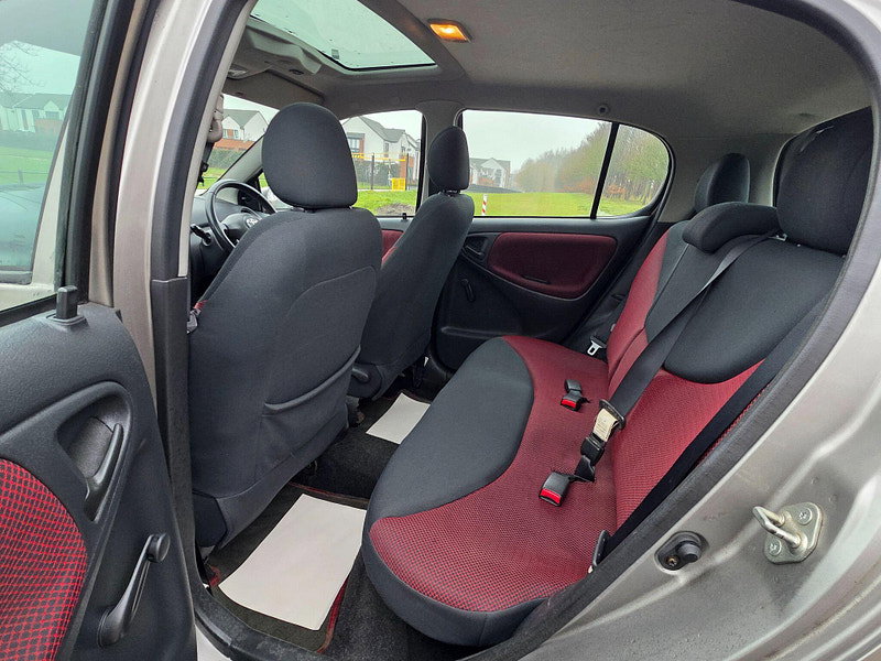 Toyota Yaris 1.3 VVT-i Colour Collection 5dr