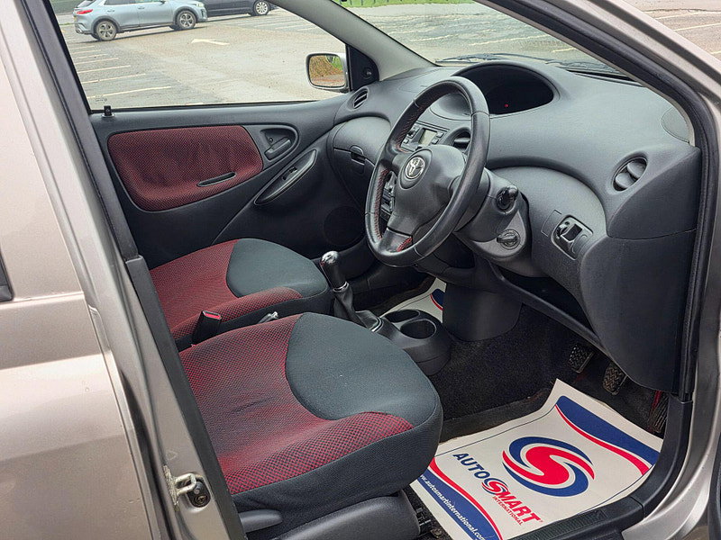 Toyota Yaris 1.3 VVT-i Colour Collection 5dr