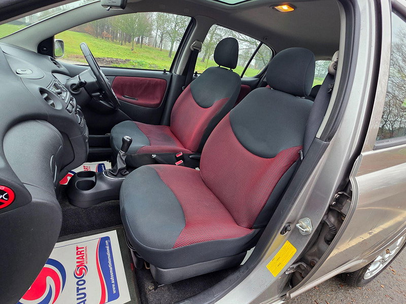 Toyota Yaris 1.3 VVT-i Colour Collection 5dr