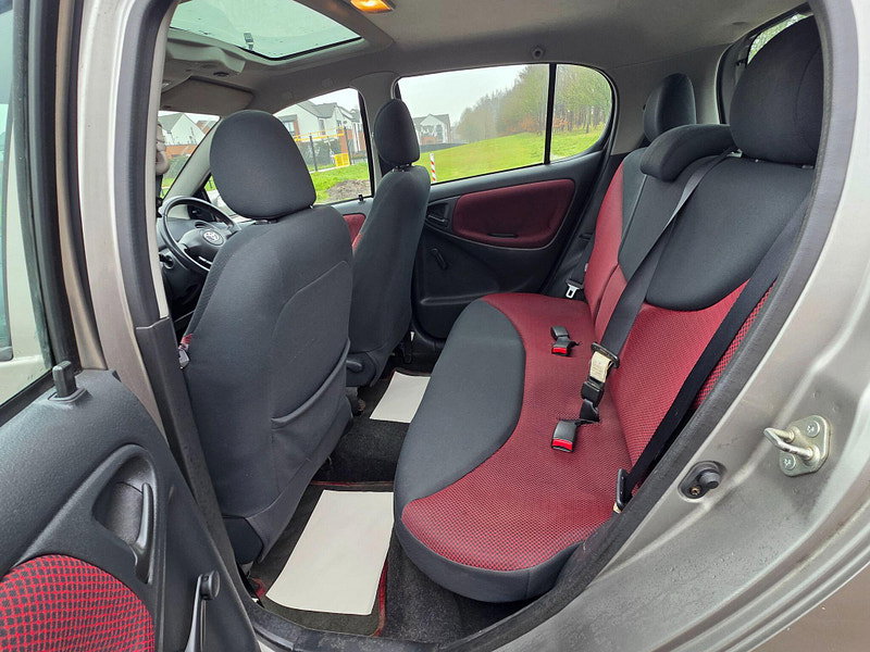 Toyota Yaris 1.3 VVT-i Colour Collection 5dr