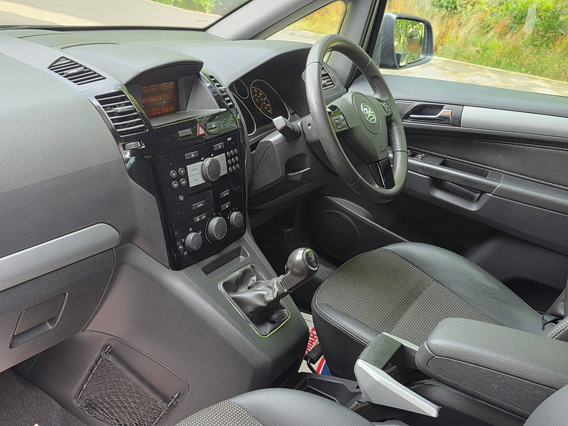 Vauxhall Zafira 1.6 16V Design MPV 5dr Petrol Manual Euro 4 (115 ps)