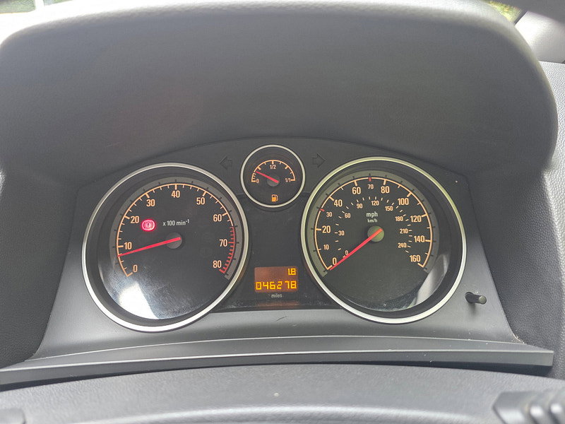 Vauxhall Zafira 1.6 16V Design MPV 5dr Petrol Manual Euro 4 (115 ps)