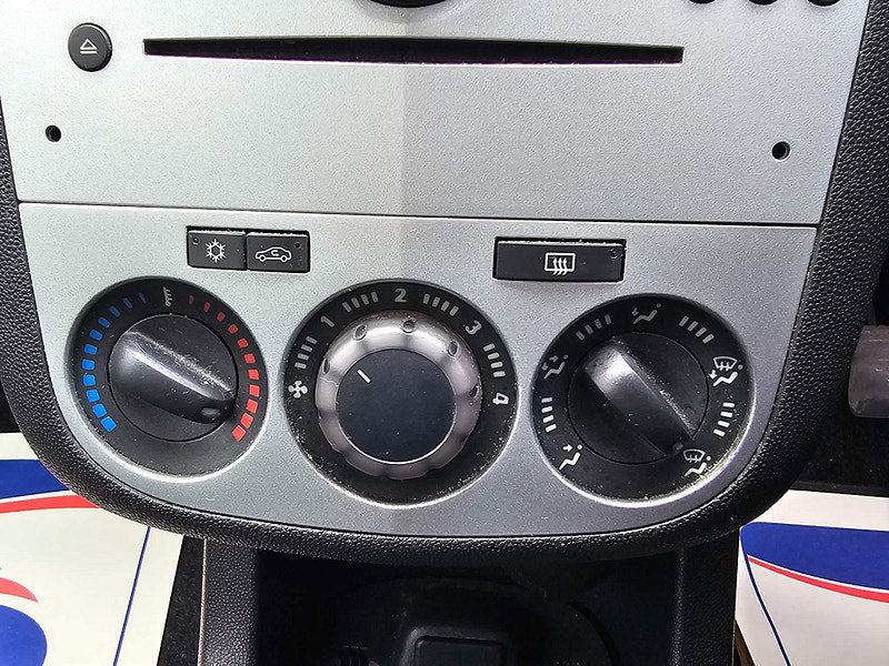 Vauxhall Corsa 1.3 CDTi ecoFLEX Design Euro 5 (s/s) 5dr (A/C)