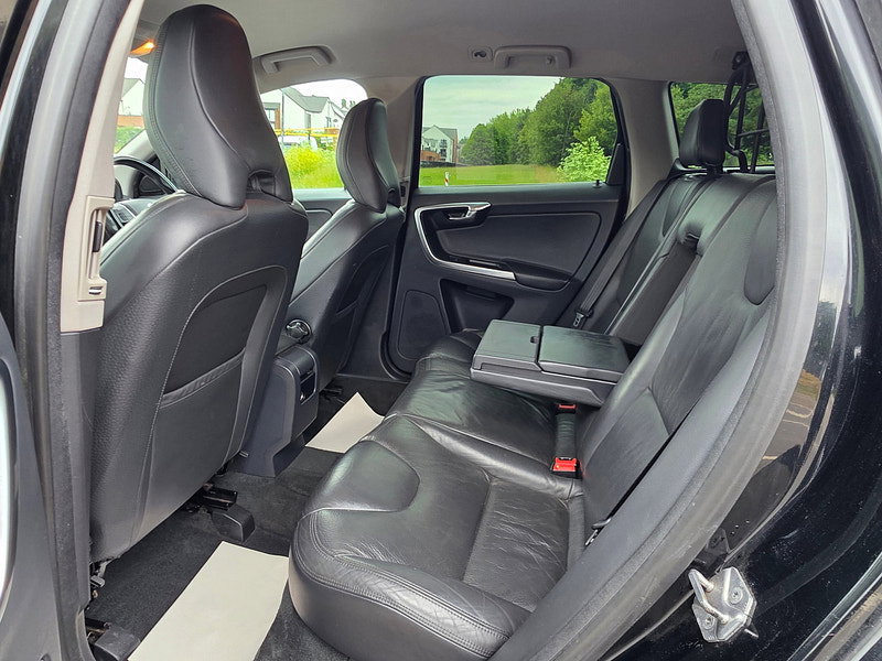 Volvo XC60 2.4 D5 SE Lux Nav Geartronic AWD Euro 5 5dr