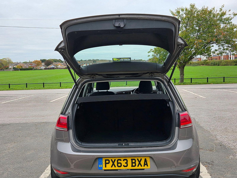 Volkswagen Golf 1.6 TDI BlueMotion Tech SE Euro 5 (s/s) 5dr