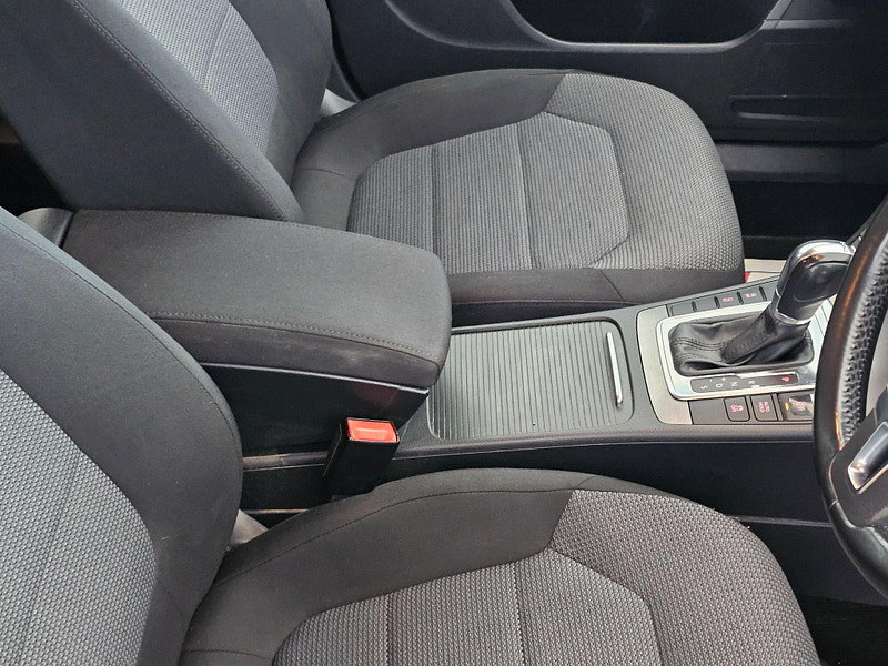 Volkswagen Passat 2.0 TDI BlueMotion Tech SE DSG Euro 5 (s/s) 5dr